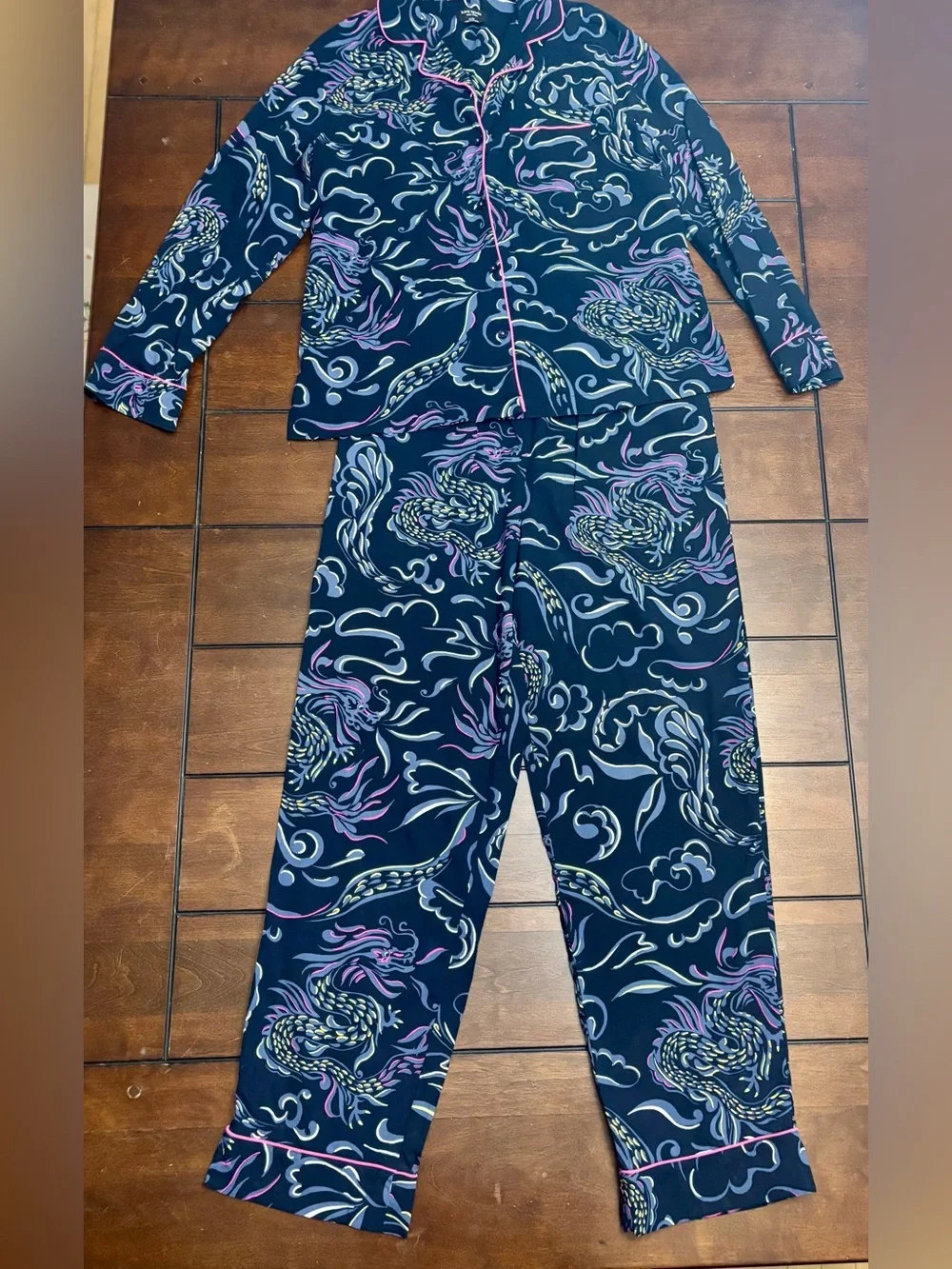 Kate Spade New York “Dragon Print” 2 Piece Pajama Set. Women’s size Medium.